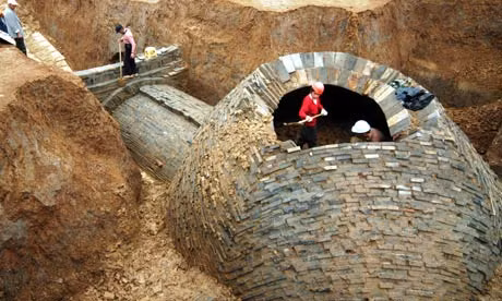 Những người theo Đạo giáo tin rằng, treo quan tài lên trên cao giúp thi hài người quá cố không bị sâu mọt, côn trùng... xâm phạm. Do trong suốt cuộc đời tu luyện Đạo giáo nên sau khi chết có thể trở thành thần thánh và bắt đầu cuộc sống mới. Đây chỉ là giả thuyết chưa có bằng chứng chứng minh.
