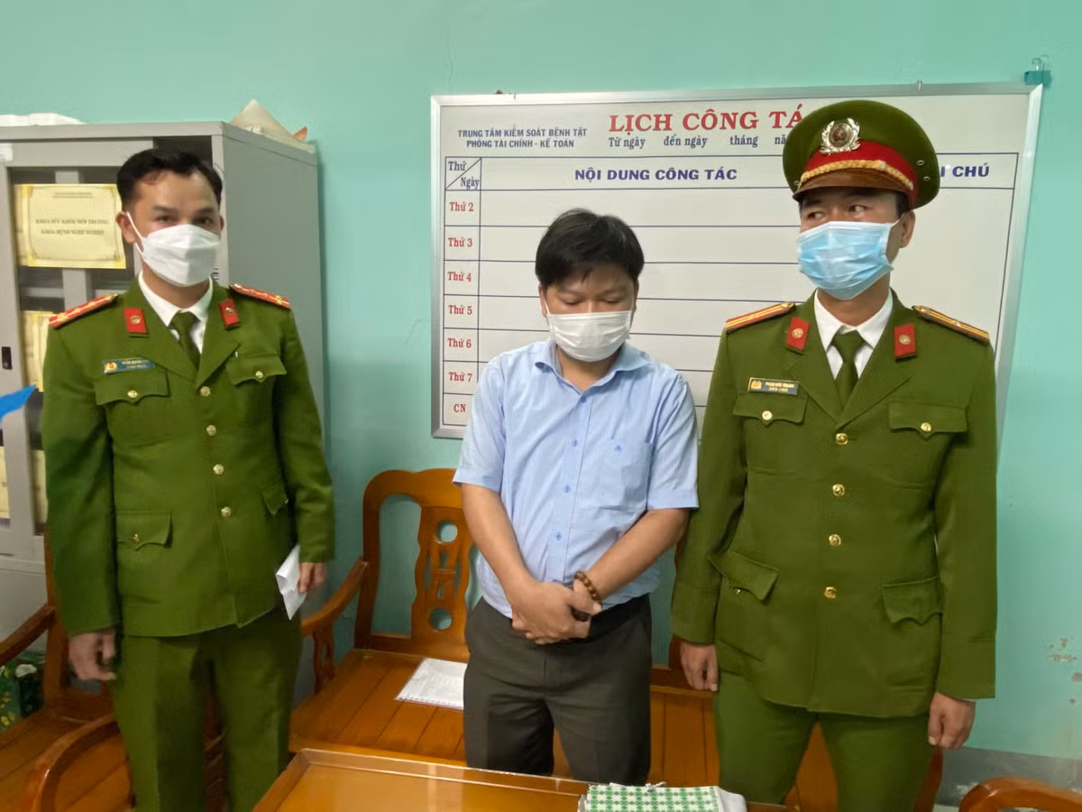 Giam doc CDC Thua Thien Hue bi bat co lien quan Viet A?-Hinh-2