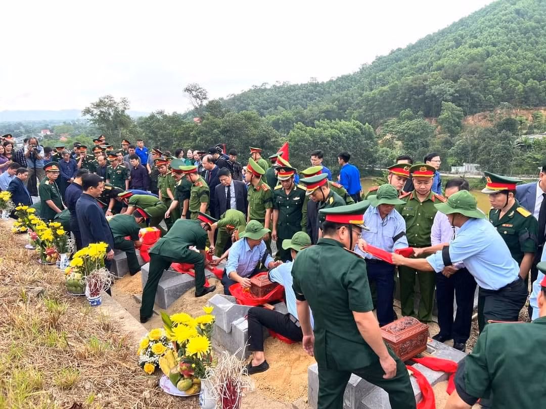Ha Tinh: Truy dieu, an tang 11 liet si hi sinh tai Lao-Hinh-2