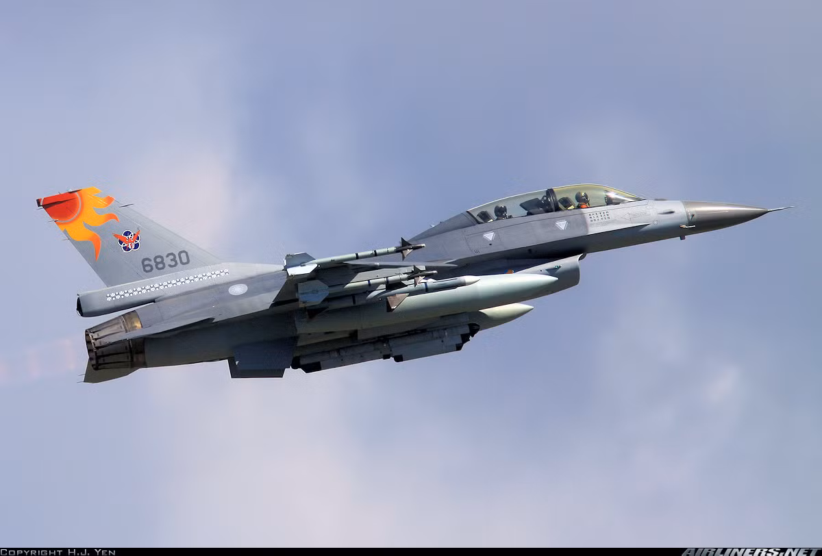 Chiến đấu cơ F-16V là loại tiêm kích hiện đại nhất trong biên chế lực lượng phòng vệ Đài Loan. Hòn đảo này đã chi tới 3,96 tỷ USD để nâng cấp 141 tiêm kích F-16A/B sang chuẩn F-16V.