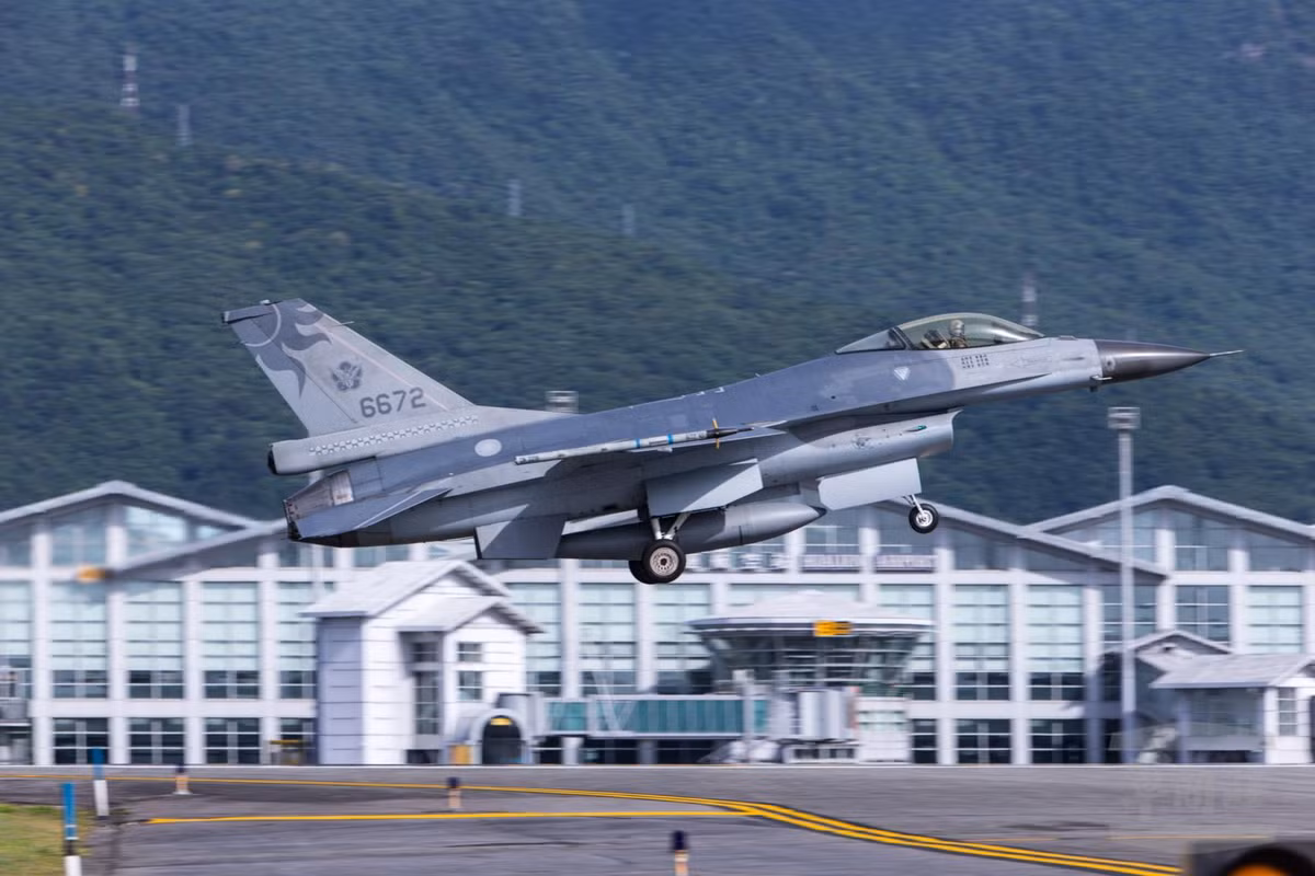 Theo thông tin được tờ Taiwan News đăng tải, một chiếc chiến đấu cơ F-16 phiên bản F-16V của đảo Đài Loan, vừa mất tín hiệu liên lạc khi bay huấn luyện.
