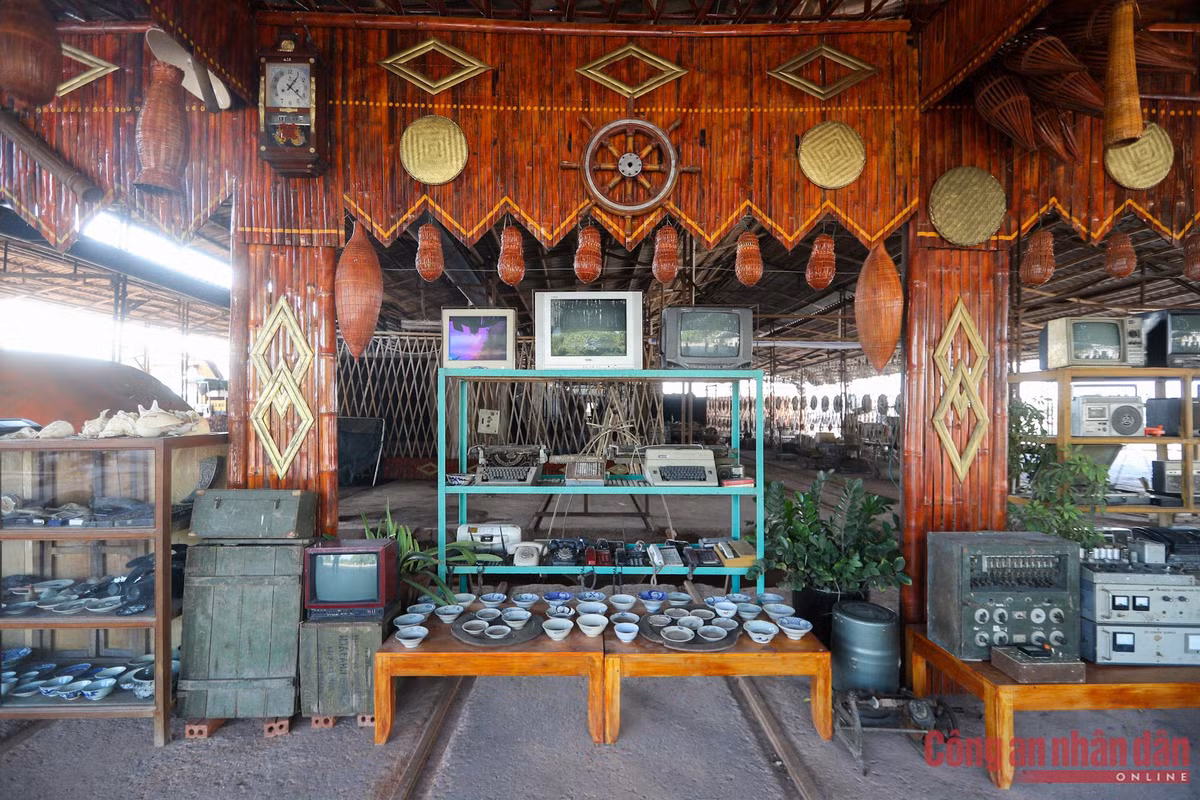 Nằm khuất trong khuôn viên của nhà máy gạch Kim Chính (Kim Sơn, Ninh Bình), Bảo tàng Kim Chính hầu như chỉ được người dân địa phương biết đến mặc dù có trên dưới 1.000 hiện vật chiến tranh rất độc đáo. Có những hiện vật mà chỉ được nhìn thấy ở bảo tàng quân sự...