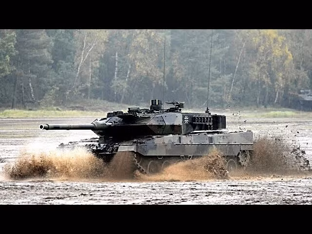 Hiện tại, trên thế giới đang có khoảng 13 quốc gia sử dụng loại xe tăng Leopard 2 của Đức, tổng cộng đã có khoảng 3200 xe tăng Leopard 2 các phiên bản từng được lắp ráp.
