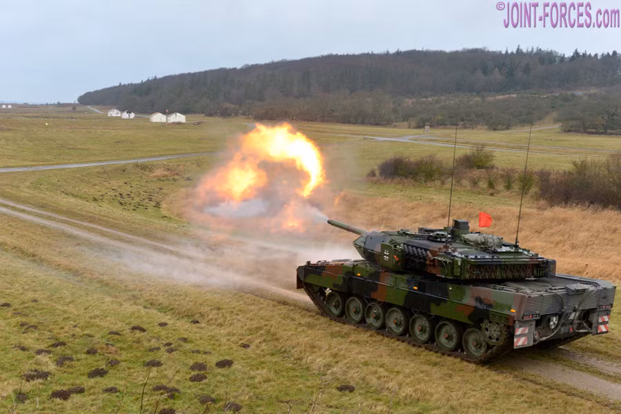 Việc nhận được xác xe tăng Leopard 2, hứa hẹn sẽ giúp quân đội Ukraine thay đổi cách đánh trên chiến trường, có khả năng tiến hành phản kích quy mô lớn, với xe tăng chủ lực hiện đại yểm trợ bộ binh.
