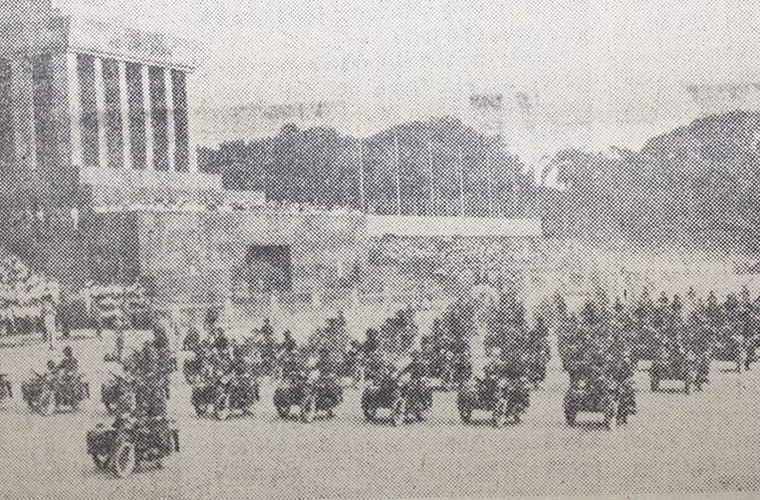 Lực lượng công an vũ trang tham gia duyệt binh bằng mô-tô 3 bánh hùng hậu.