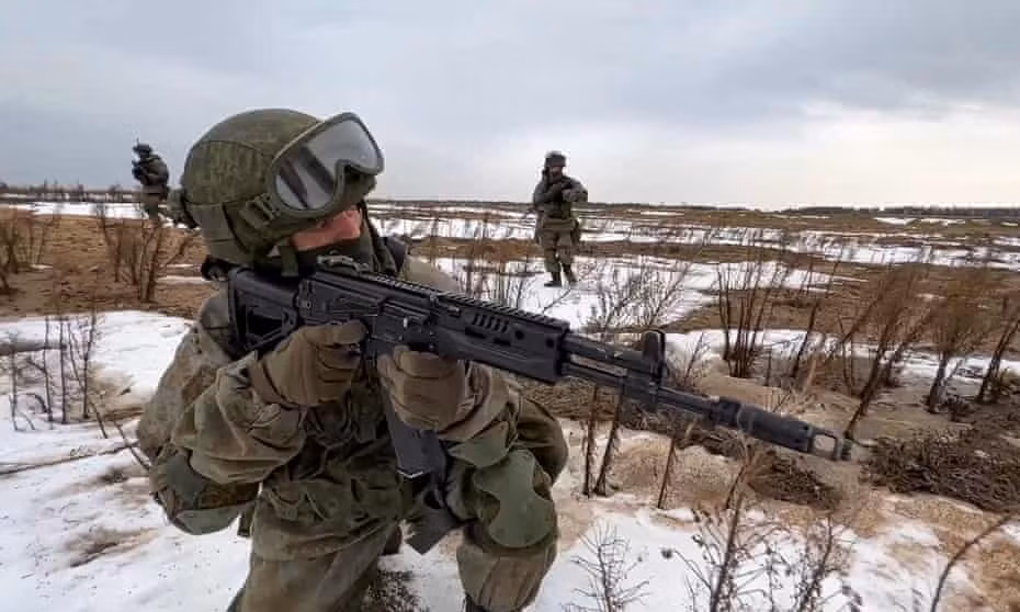 Trước đó từ hôm 1/3, phía Ukraine đã xác nhận việc lính Nga bao vây Kherson và kiểm soát hoàn toàn mọi lối ra vào thành phố. Thành phố này có 280.000 dân sinh sống và nằm ngay ở phía Bắc đảo Crimea.