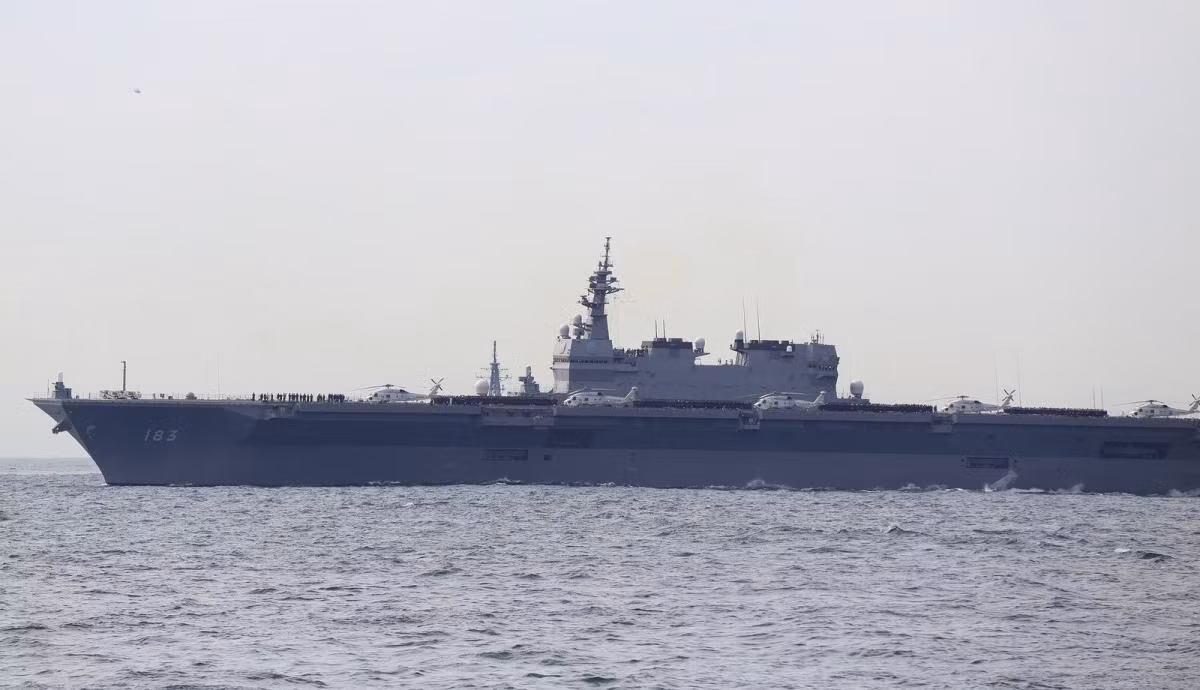 JSDF cho biết đã điều động tàu sân bay trực thăng Izumo, khu trục hạm Akizuki, máy bay tuần thám săn ngầm P-1 và P-3C để theo dõi cuộc diễn tập của Trung Quốc.