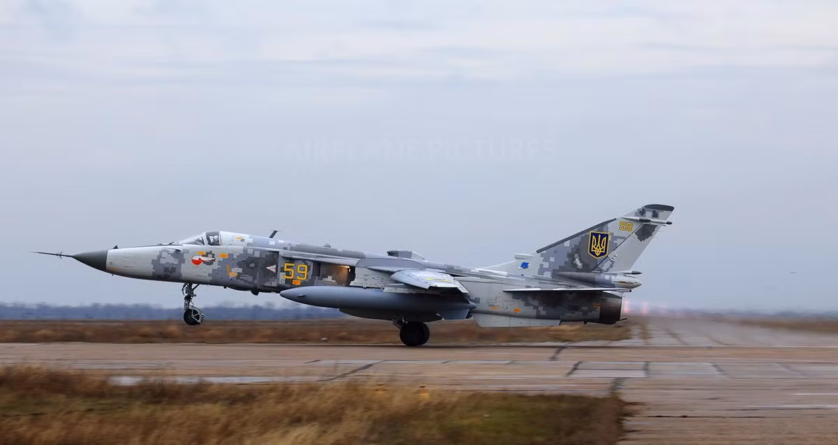 Khả năng hoạt động trong mọi điều kiện thời tiết và cả đêm lẫn ngày của Su-24 thực hiện được nhờ hệ thống định vị Puma, bao gồm 2 radar định vị Orion-A và một radar giám sát mặt đất Relyef.