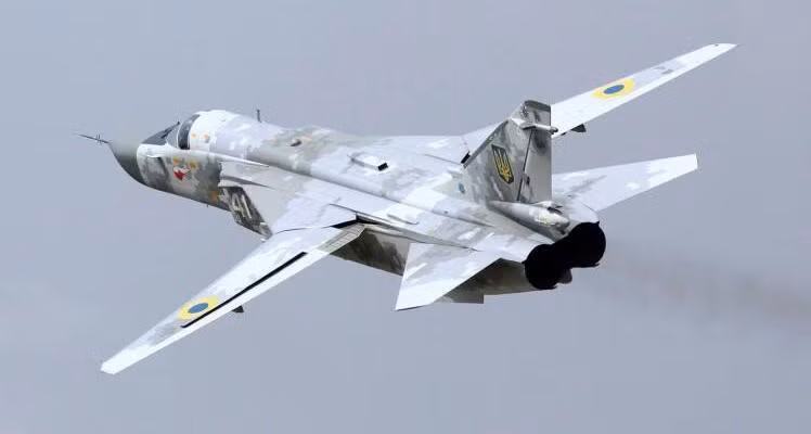 Nhờ cặp động cơ này giúp Su-24 có thể đạt vận tốc 1700 km/h, tốc độ leo cao 150m/s. Tầm bay đạt 2.500km.