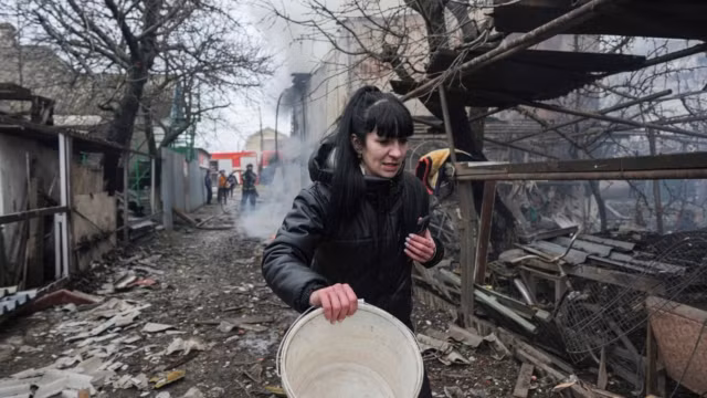 Liên Hợp Quốc cho biết, ít nhất đã có 136 dân thường Ukraine thiệt mạng kể từ khi chiến dịch quân sự bắt đầu, trong đó có 13 trẻ em. Ngoài ra còn có ít nhất 400 người khác bị thương.