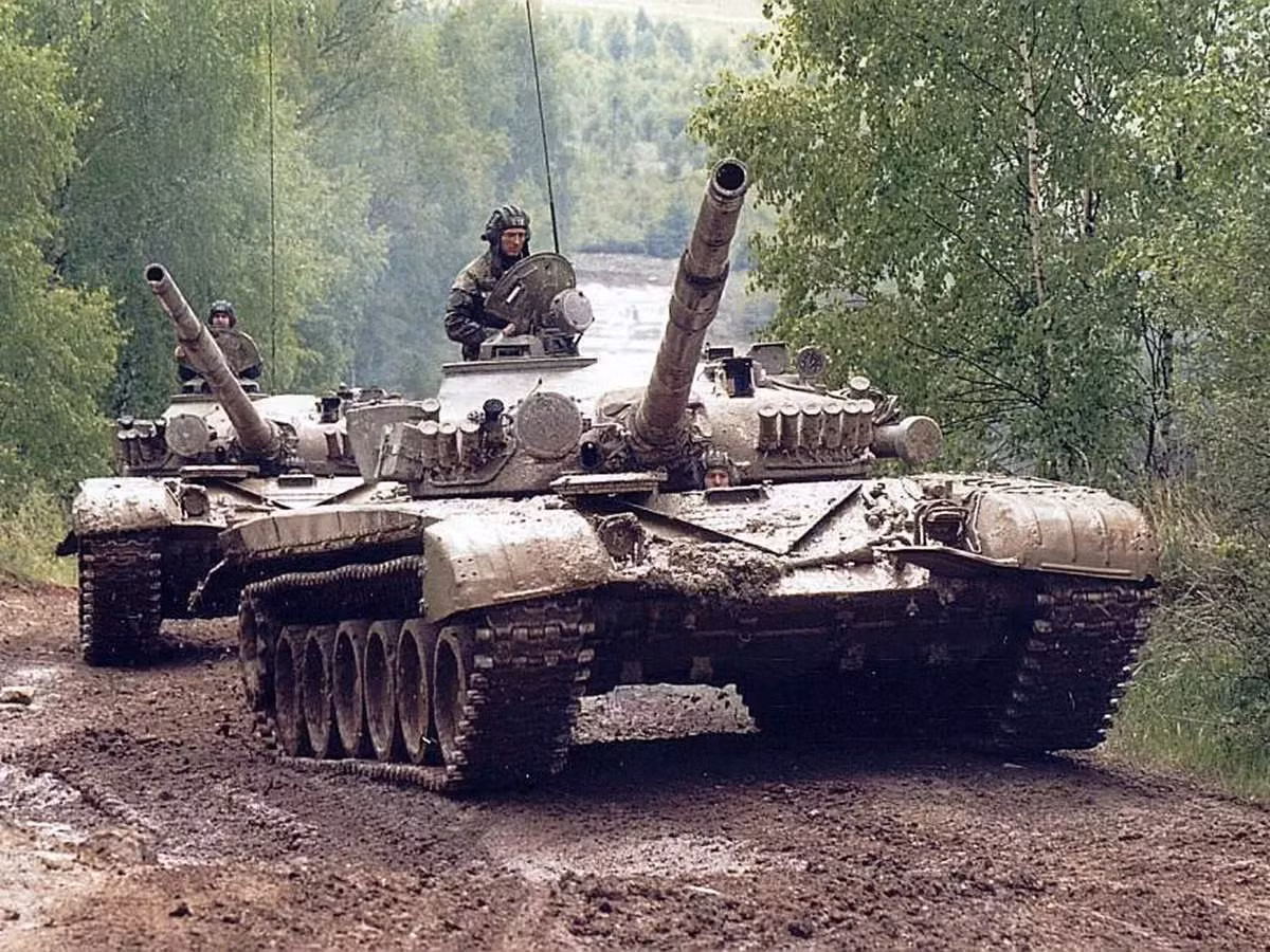 Ngoài ra, các xe tăng T-72 Avenger của Séc còn có hệ thống định vị và truyền tải dữ liệu theo chuẩn NATO, cho phép cập nhật vị trí của từng chiếc xe tăng trên chiến trường theo thời gian thực.