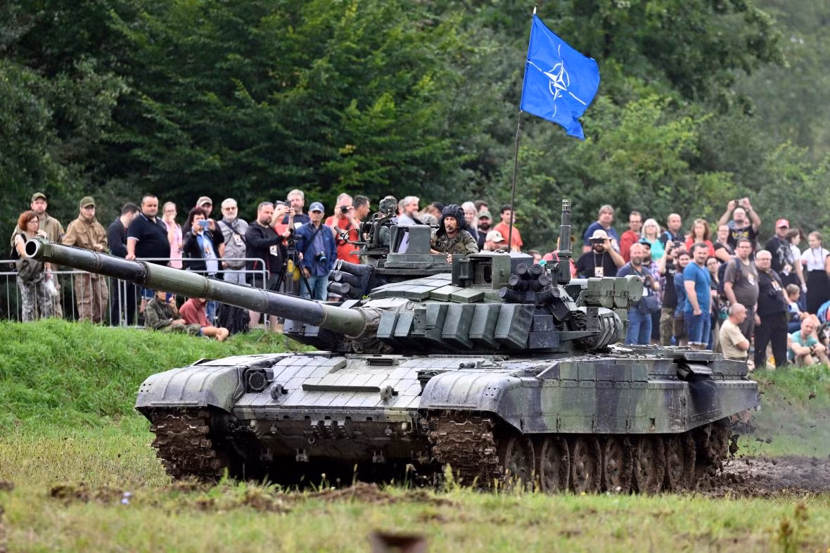Phiên bản được lựa chọn là T-72 Avenger. Đây là phiên bản nâng cấp của xe tăng T-72 do quân đội Séc tự thực hiện.