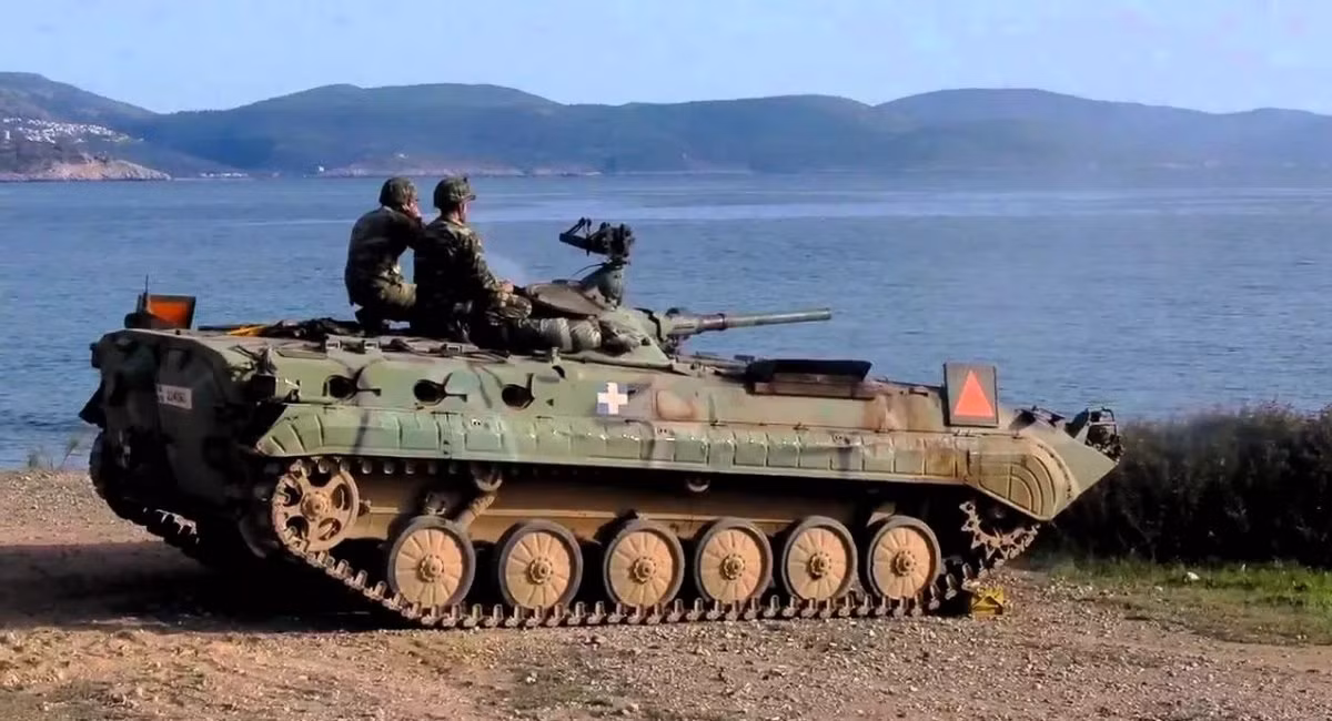 Theo thông tin được Tạp chí Quốc phòng Ukraine đăng tải, lực lượng quốc phòng nước này xác nhận sẽ sớm nhận được các thiết giáp BMP-1 từ Hy Lạp.