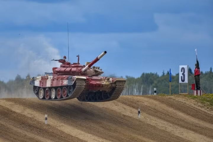 Được mệnh danh là "xe đua mang lớp vỏ xe tăng", T-72B3 được coi là loại xe tăng chủ lực có khả năng cơ động nhanh nhẹn bậc nhất hiện nay.