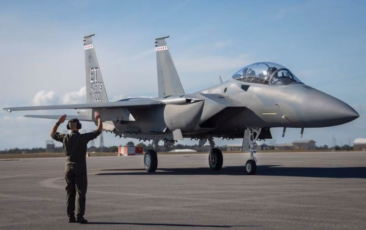 F-15EX (thường được gọi bằng cái tên Strike Eagle on Steroids hay Eagle II) là phiên bản mới nhất của tiêm kích F-15 Eagle nổi tiếng. Máy bay sẽ được trang bị hệ thống điện tử và radar tốt hơn cùng khả năng mang theo trên 20 tên lửa không đối không.