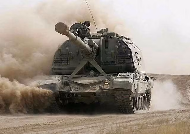Tầm bắn tối đa của Msta lên tới 17 km, nó có khả năng bắn cả đạn chuẩn NATO và đạn Krasnopol-M đời mới do Nga sản xuất. Phiên bản 2S19M2 thậm chí còn được trang bị hệ thống điều khiển hỏa lực đời mới, cho phép tăng tốc độ bắn.