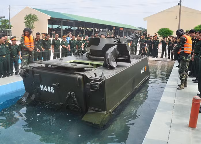 Thậm chí, hiện nay chúng ta còn tự nâng cấp hỏa lực của các xe M113 bằng trang bị súng máy, súng không giật tự sản xuất trong nước để tiếp tục sử dụng lâu hơn nữa.