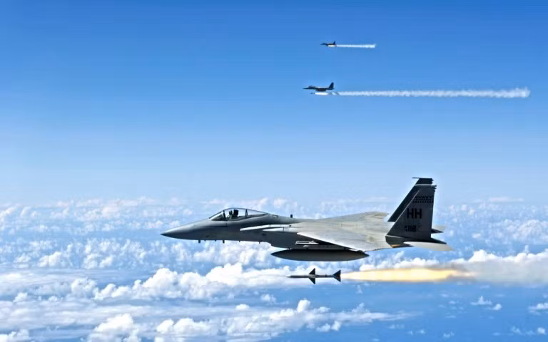 Mới đây, các nhà phân tích thuộc Học viện quân sự Hoa Kỳ đã đưa ra kết luận: “Nếu chỉ gia tăng số lượng tên lửa thôi thì chưa đủ, cần phải phát triển máy bay tiêm kích hiện đại được trang bị tên lửa đánh chặn có khả năng cơ động cao”.