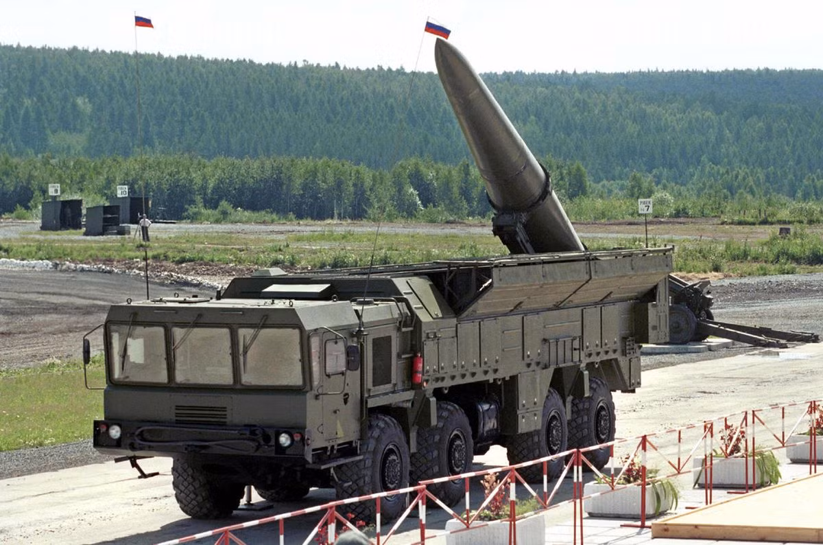 Tờ Sputnik cho biết, việc "Iskander-hóa" toàn bộ các lữ đoàn tên lửa, cho phép Moscow tăng cường khả năng tấn công chiều sâu, đảm bảo sự vượt trội về mặt hỏa lực trong các chiến dịch và chiến lược nhất định ở tương lai.