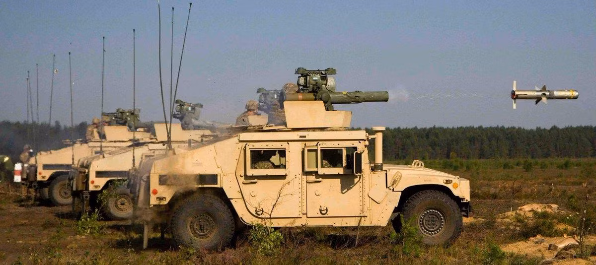 Cuối cùng là BGM-71F theo quảng cáo có chế độ tấn công từ trên cao xuống tương tự FGM-148 Javelin và biến thể BGM-71H mang đầu nổ nhiệt áp được thiết kế để chống lại boong ke, công sự.