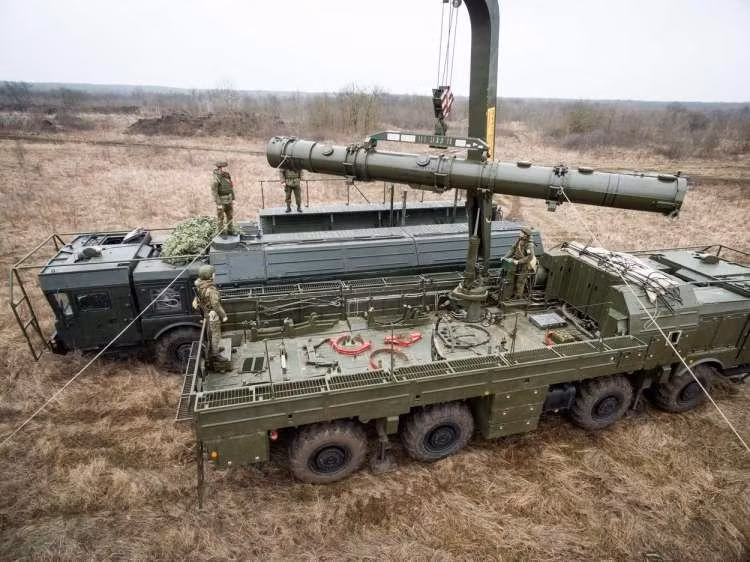 Sức mạnh quân sự của Nga tại Kaliningrad cũng được thừa nhận, khi các nhà phân tích phương Tây đã nhiều lần viết rằng NATO "sẽ phải chiến đấu rất nghiêm túc tại khu vực Kaliningrad trong trường hợp xảy ra chiến tranh với Nga".