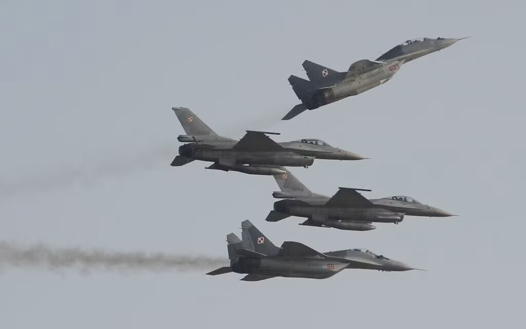 Bằng chứng là không quân Ukraine đã tê liệt, pháo binh Ukraine cạn kiệt đạn pháo, tên lửa Ukraine bị "bắt bài". Nhờ sự nỗ lực của NATO, dàn vũ khí chuẩn Liên Xô cũ của Ukraine, đang dần được thay thế ngay trong thời gian diễn ra xung đột với Nga.