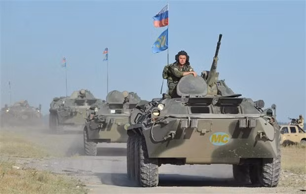 Thế nhưng, năm 2006 Uzbekistan gia nhập vào CSTO và năm 2012 lại ra khỏi tổ chức này. Tính đến nay Tổ chức Hiệp ước An ninh Tập thể chỉ có sáu nước thành viên, đó là: Armenia, Kazakhstan, Belarus, Kyrgyzstan, Nga, Tajikistan.