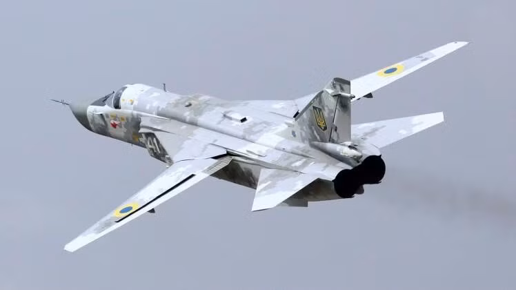 Chưa kể, cơ chế hoạt động có phần khá đặc biệt của Su-24, khiến chúng thường xuyên phải nằm đất để bảo dưỡng. Cũng cần nhớ rằng, Ukraine giờ không thể nhập khẩu linh kiện từ Nga để giữ trạng thái hoạt động tốt nhất cho những chiếc tiêm kích - bom này.
