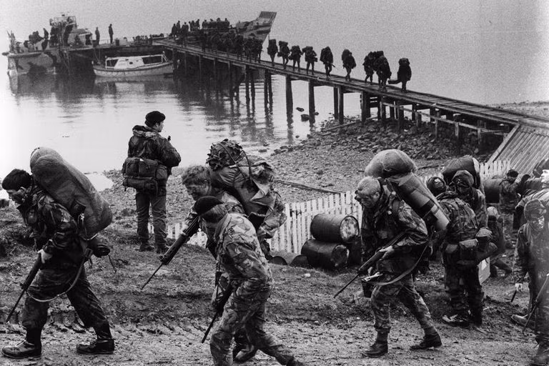 Trong cuộc chiến tranh Falklands diễn ra giữa Anh và Argentina năm 1982, Hải quân Anh dù chịu thiệt hại nhưng cũng đã chiến thắng áp đảo đối phương là Argentina.