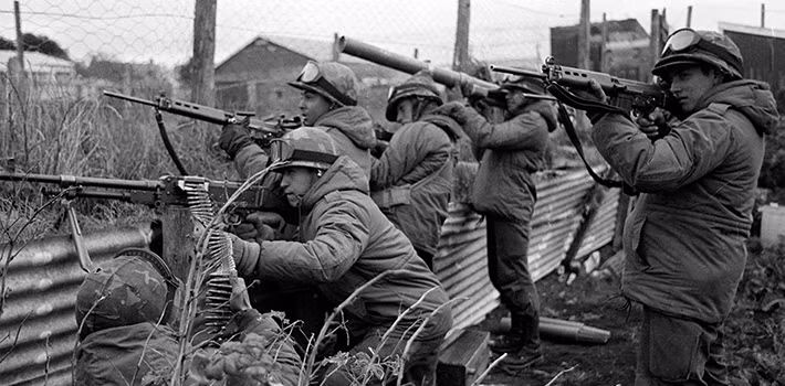 Quá trình vô hiệu hoá các tên lửa Exocet trong tay Argentina được cho là do tình báo Anh MI6 thực hiện dưới sự hỗ trợ kỹ thuật của Pháp.