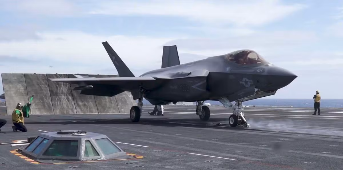 Do được thiết kế để hoạt động trên hạm nên F-35C có một vài thay đổi trong cấu trúc thiết kế.