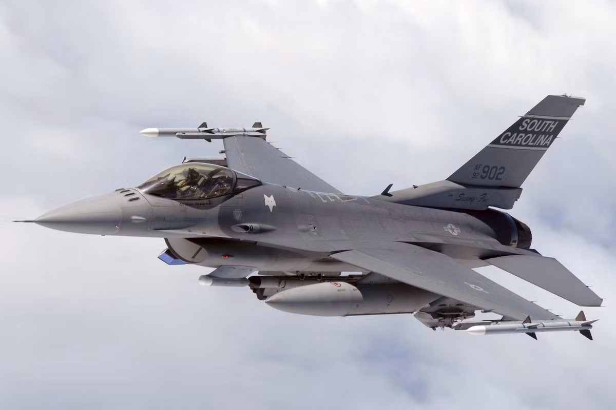 Tai sao NATO va My chua vien tro tiem kich F-16 cho Ukraine?
