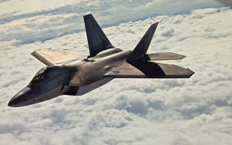 Kể từ sau khi đóng cửa dây chuyền sản xuất F-22 Raptor vào năm 2011, bản thân không quân Mỹ cũng không còn năng lực tự sản xuất loại chiến đấu này, khiến việc xuất khẩu chúng là điều bất khả thi.