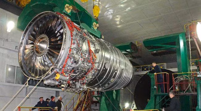 Ngoài trang thiết bị điện tử và vũ khí mới, động cơ Kuznetsov NK-32 trên dòng Tu-160 sẽ được thay bằng phiên bản NK-32-02 trên phiên bản Tu-160M, giúp tiết kiệm nhiên liệu và tăng hiệu quả hoạt động.
