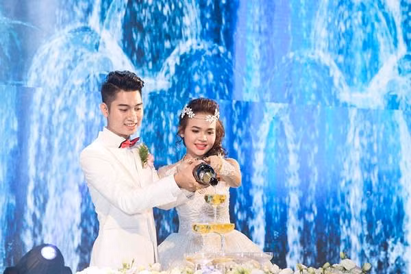 Sao hang A chang ngai hat dam cuoi: Cat-xe ai dinh chop?-Hinh-12