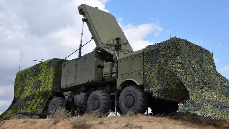 Nga đã thiết lập các sư đoàn S-400 thực hiện nhiệm vụ bảo vệ không phận quốc gia tại Moscow, vùng Kaliningrad, quận quân sự phía Đông và mới nhất là tại bán đảo Crimea và biên giới Nga - Ukraine.