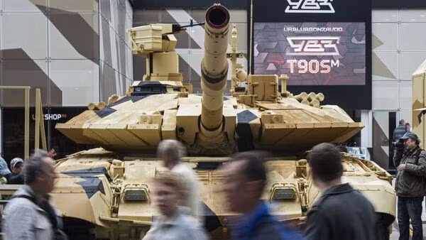 T-90MS sẽ là xe tăng đầu tiên trong biên chế Quân đội Ai Cập được trang bị bộ nạp tự động, có nghĩa là nó sẽ chỉ cần kíp lái 3 người, trong khi M1 Abrams của Mỹ cũng như T-62 và T-55 từ thời Liên Xô yêu cầu 4 người do phải nạp đạn thủ công.