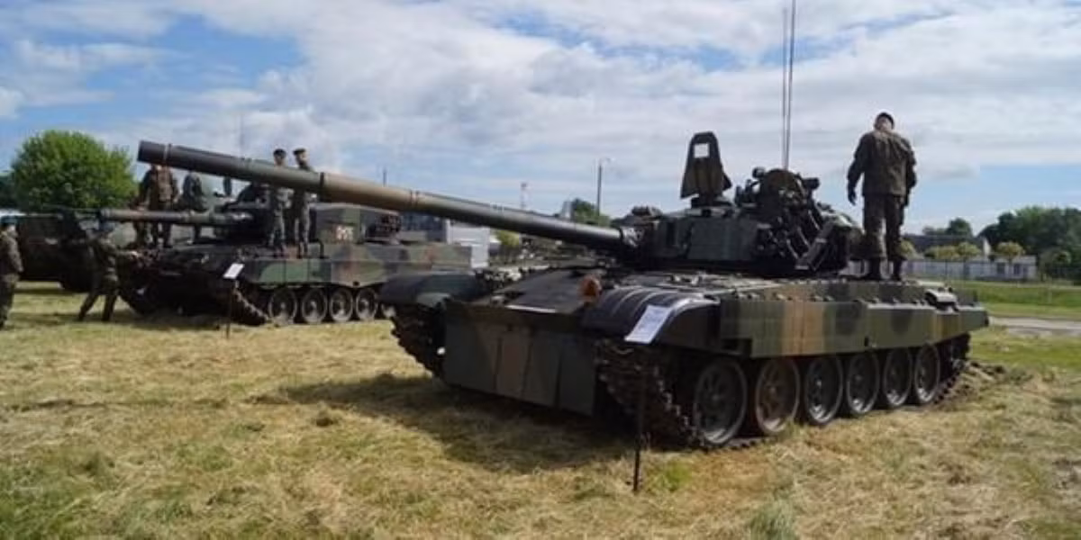 So với T-72 nguyên bản của Liên Xô thì điểm khác biệt dễ nhận ra nhất trên PT-91 Twardy là ở các phiến giáp phản ứng nổ ERAWA bố trí ở mặt trước, bên hông cũng như tháp pháo.