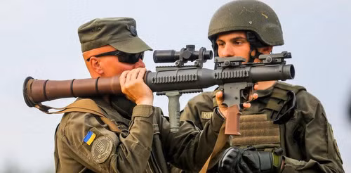 "Súng chống tăng PSRL-1 được Mỹ bán cho Ukraine là bản sao trái phép từ dòng RPG-7 của Nga và không đáp ứng được tiêu chuẩn sản xuất. Loại vũ khí này sẽ không thể hiện được toàn bộ tính năng như quảng cáo", nguồn tin giấu tên trong ngành công nghiệp quốc phòng Nga cho biết.