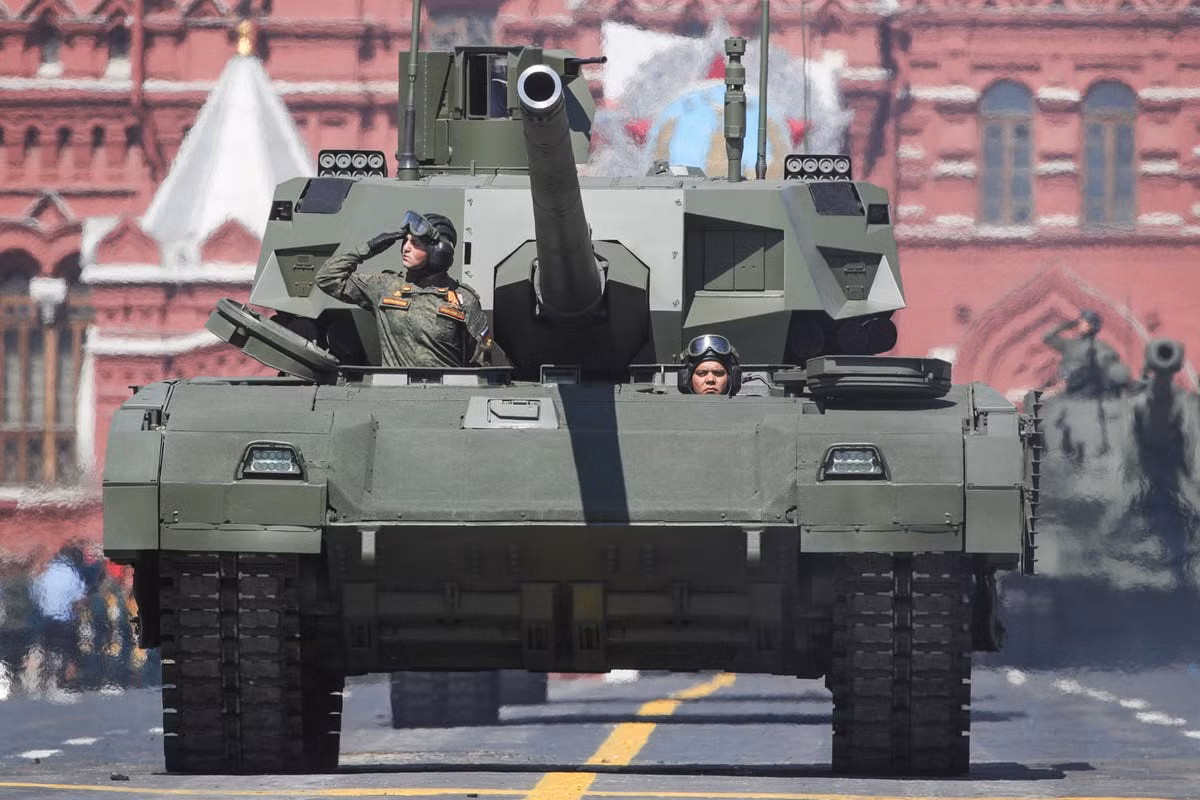 T-14 Armata được xem là mẫu xe tăng đại diện cho thế hệ tiếp theo của loại vũ khí này, với thiết kế hoàn toàn khác biệt với mọi loại xe tăng trước đây, khi tháp pháo của chúng được tự động hoá hoàn toàn, kíp lái sẽ điều khiển tháp pháo từ trong thân xe.