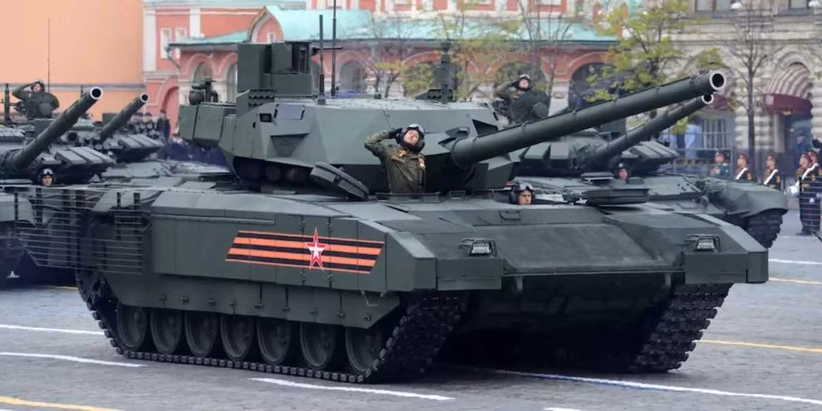 Kể cả trong trường hợp khả quan nhất, nhiều nguồn tin cho rằng Nga đang có khoảng 130 xe tăng T-14 Armata, thì đây vẫn là con số rất nhỏ bé, so với lượng xe tăng Nga mang tới Ukraine.