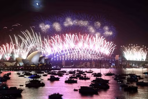 Ví dụ như tại đảo Christmas thuộc Australia có múi giờ GMT+7 và sẽ đón giao thừa cùng lúc với Việt Nam.