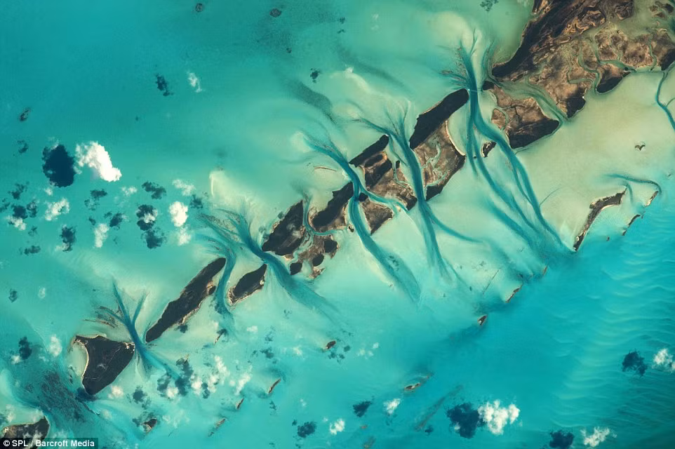 Toàn cảnh quần đảo Bahamas đẹp đến khó thở khi chụp từ Trạm không gian quốc tế.