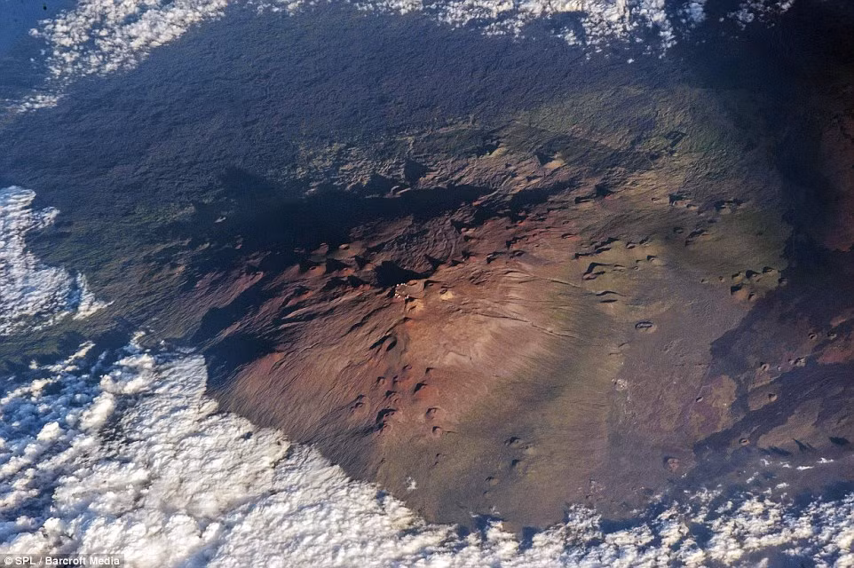 Hình ảnh từ trên cao ở Mauna Kea, Hawaii.