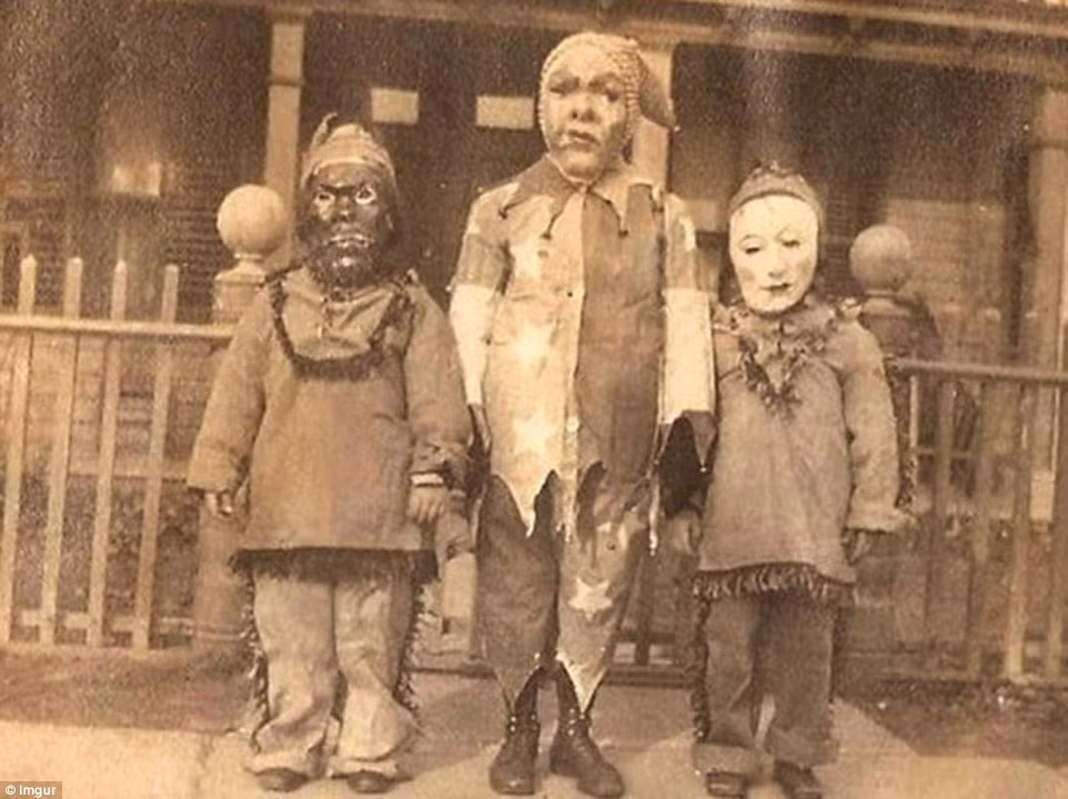 Trang phục chú hề đáng sợ trong mùa Halloween.