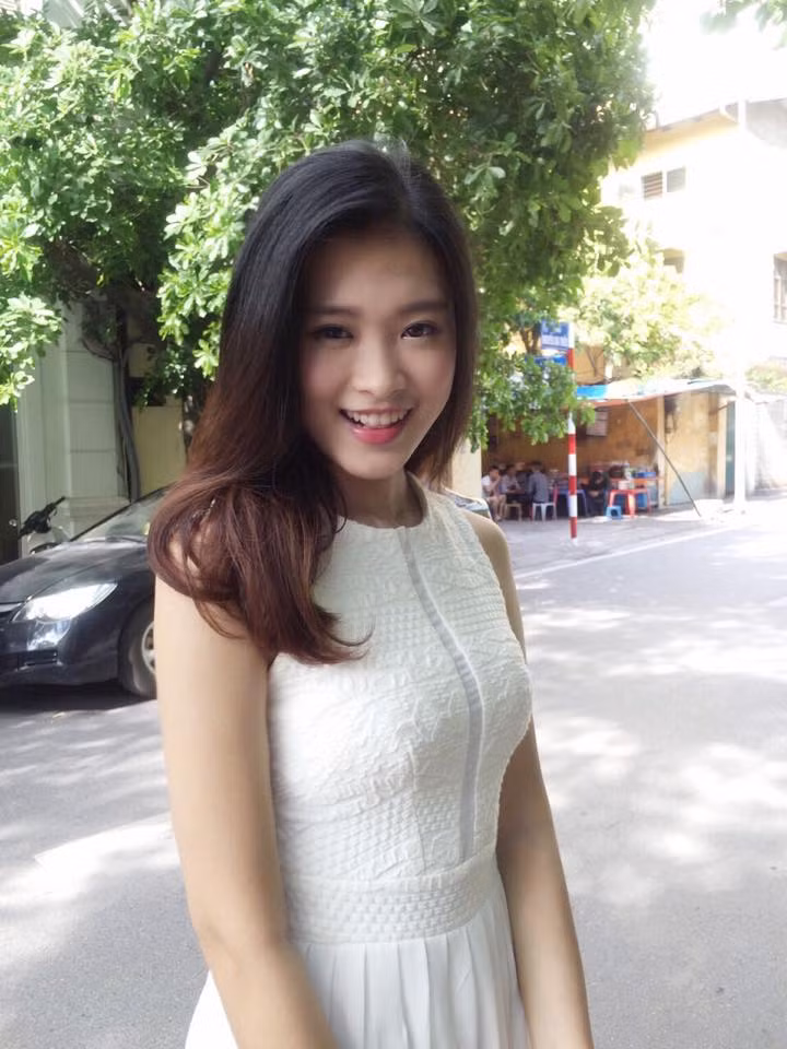 Theo tìm hiểu, em gái Huyền Baby tên Đặng Ngọc Diễm, sinh năm 1995 và hiện đang là sinh viên Đại học Kinh tế Quốc dân, Hà Nội. Không nổi tiếng như cô chị Huyền Baby nhưng Ngọc Diễm cũng có nhan sắc tuyệt xinh và nét trẻ trung, hấp dẫn không kém.