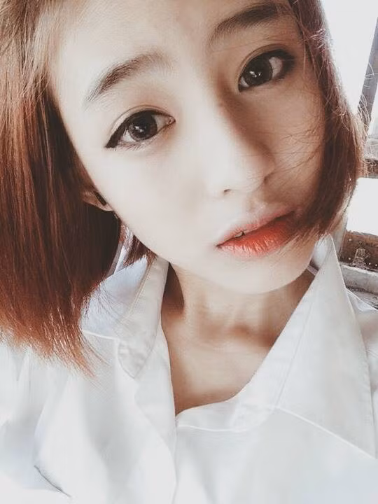 Chuyển từ Hà Nội vào TP HCM sinh sống, Minh Ngọc mong muốn có thêm cơ hội theo đuổi đam mê, phát triển thêm khả năng của bản thân và mau chóng trưởng thành, có được thành công trong tương lai. Ngoài công việc diễn xuất, làm người mẫu, Minh Ngọc còn kinh doanh trên mạng để kiếm thêm thu nhập.