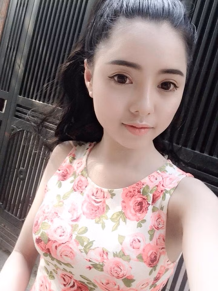Qua trao đổi, cô đồng Lục Anh thừa nhận cô đã phẫu thuật thẩm mỹ, gần như "đập đi xây mới" khuôn mặt mình. Các ca phẫu thuật được thực hiện vào khoảng tháng 8 năm ngoái và Lục Anh cũng bắt đầu làm công việc của một cô đồng lần đầu tiên cách đây khoảng một tuần.