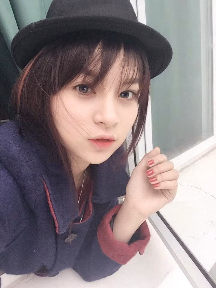 Ngọc Anh nêu quan điểm: "Người ta nói nhất dáng nhì da vì thế em thấy vóc dáng của người phụ nữ quan trọng lắm. Dáng đẹp thì ăn mặc đẹp hơn, xinh hơn, được nhiều người chú ý hơn và công việc luôn thuận lợi nhất là với những người làm nghệ thuật".