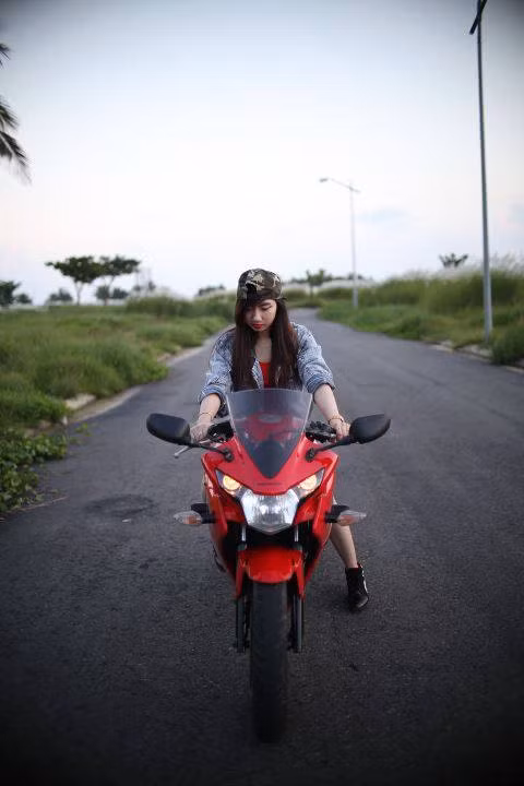 Đúng với cá tính của một nữ sinh du lịch, Phương Nhã thích tham gia những chuyến phượt xa, mong muốn được đi thật nhiều nơi, được trải nghiệm mọi thứ tuyệt vời trong quãng đời sinh viên tự do và rất đáng để tận hưởng.